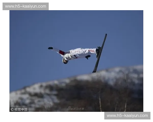 中国空中技巧队凭借高难度动作与完成分逆转取胜